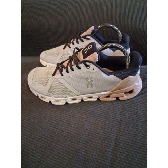 On Cloud Cloudflyer Women's SZ 8.5 Running Shoes  21.99566 Gray Comfort Swiss - Picture 1 of 8